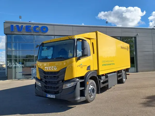 DHL verfügt über eine eigene Tankstellen-Infrastruktur mit Bio-CNG-Zapfsäulen. Foto: Iveco Biogas-Lkw DHL