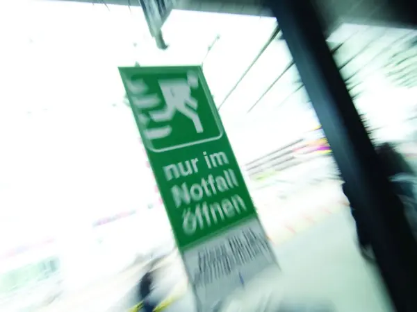 notfallschild, fluchtweg, fluchttür notfallschild, fluchtweg, fluchttür