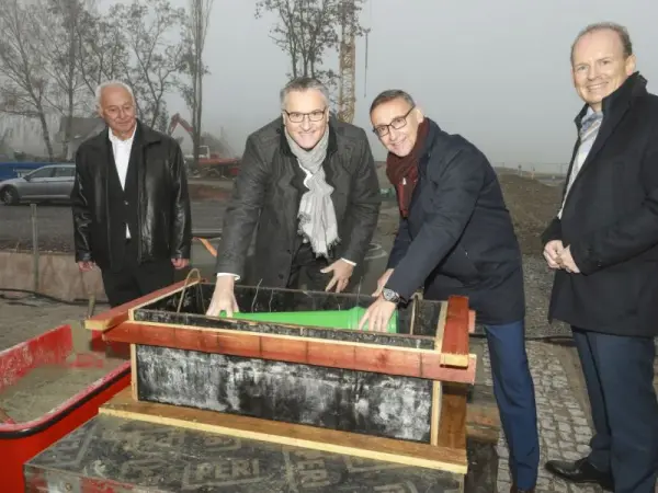 Grundsteinlegung DEKRA. Grundsteinlegung DEKRA.