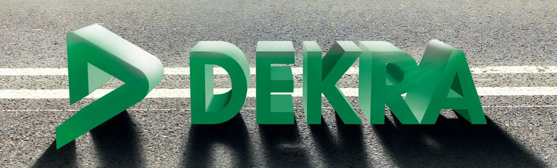 DEKRA Logobausteine auf Straße