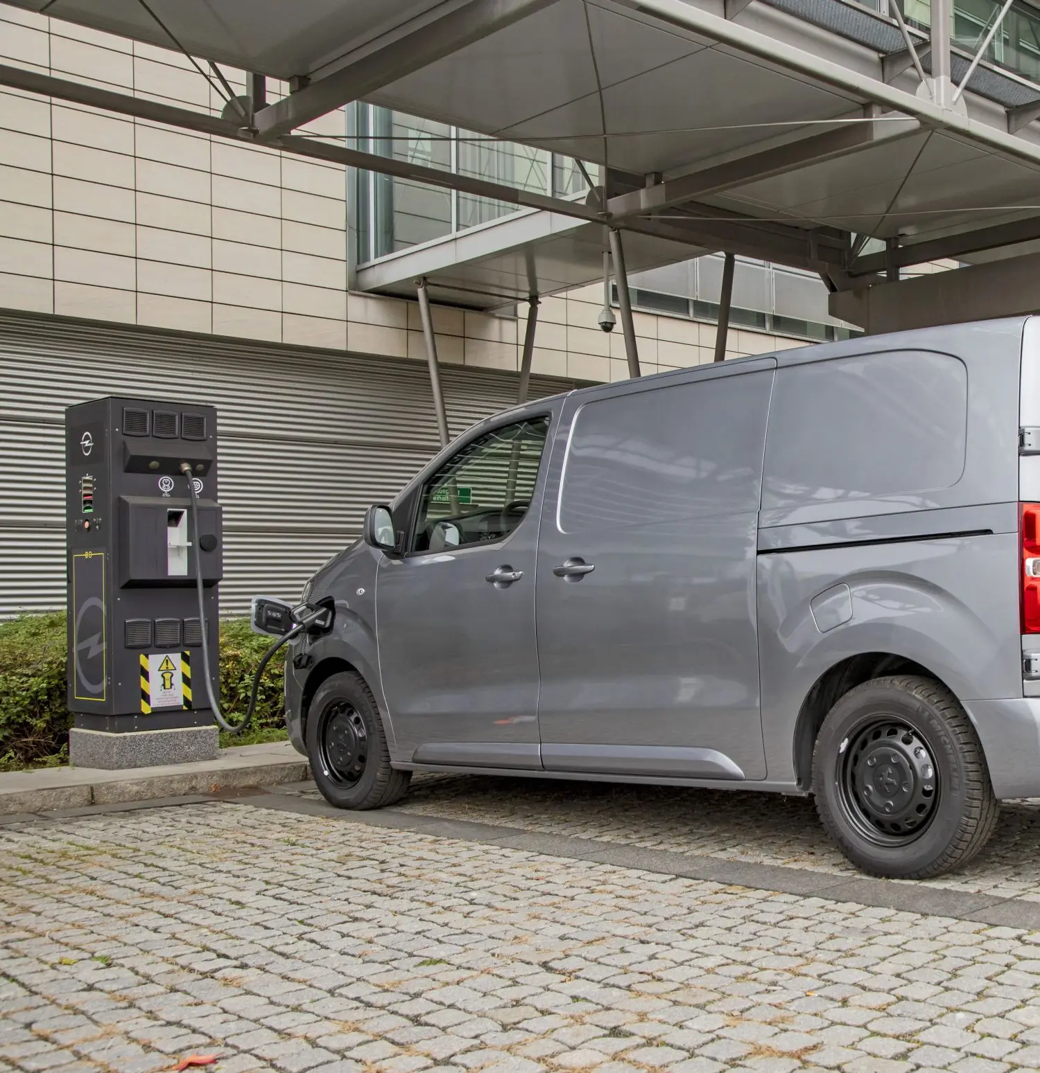 Die EU muss beim Thema E-Mobilität nacharbeiten. Foto: PSA e-ladestation