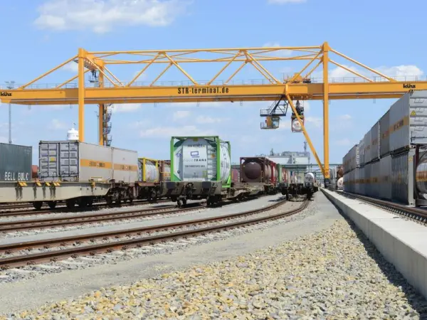 Kran, Gleise, Bertschi, Brandenburg. Kran, Gleise, Bertschi, Brandenburg.