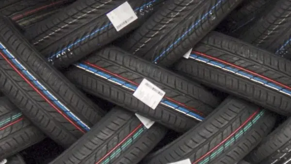 Bei den von den Nachprüfungen betroffenen Produkten handelt es sich unter anderem um Ersatzreifen für Lkw und Busse, die im Europäischen Wirtschaftsraum verkauft werden. Foto: Jan Bergrath Reifen
