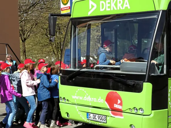Seit elf Jahren gibt es den Schulbus-Check. Foto: DEKRA Schulbus