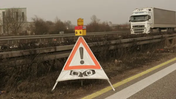 Die meisten Todesopfer im Straßenverkehr gab es in Sachsen-Anhalt. Foto: Matthias Rathmann Unfall-Warnung
