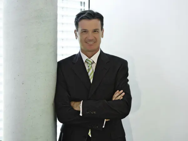 Dr. Wolfgang Bernhard