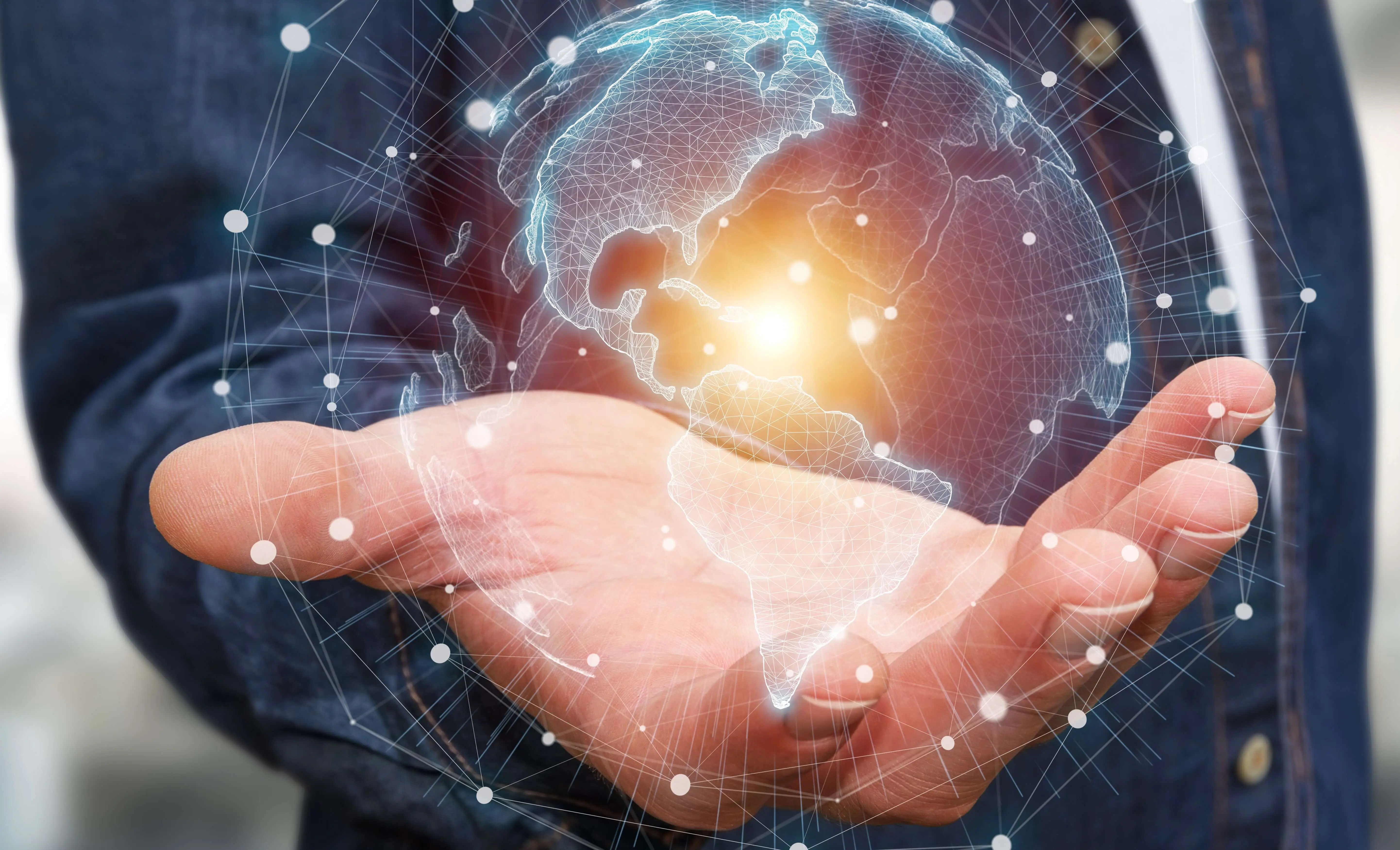 Hand mit Leuchtball in orange