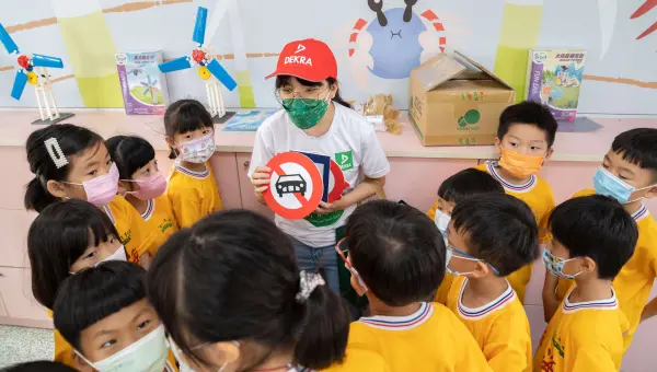 安全需要小紅帽！  DEKRA德凱走入校園，守護幼小孩童交通安全 