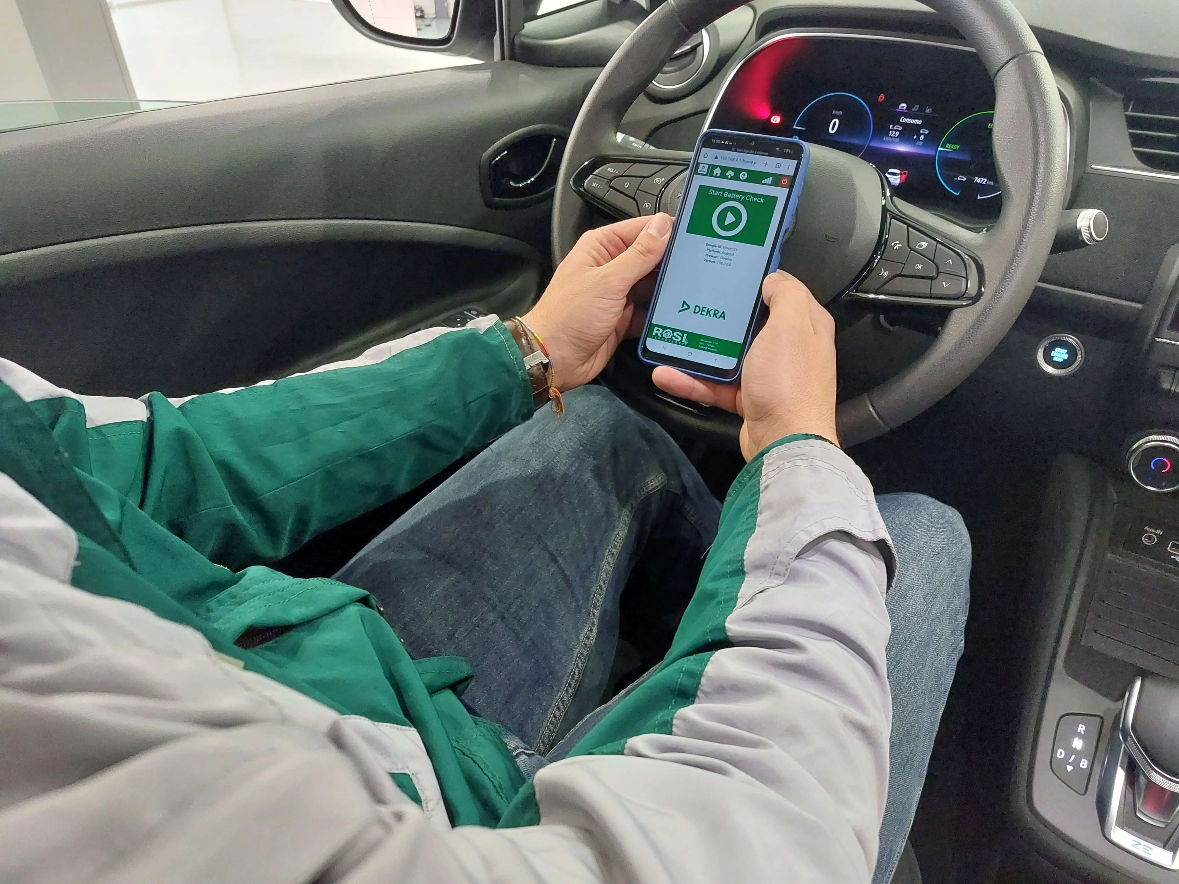 Novo serviço DEKRA: Teste de bateria para veículos eletrificados