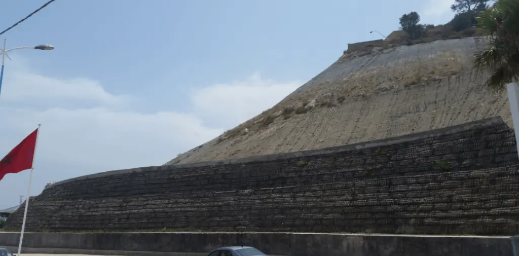 Confortement de la falaise adjascente  Al-Hoceima