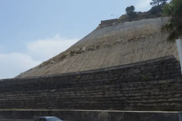 Confortement de la falaise adjascente  Al-Hoceima