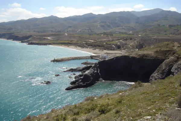 Falaise adjacente au port de Sidi Hsain / ANP NADOR Falaise adjacente au port de Sidi Hsain / ANP NADOR